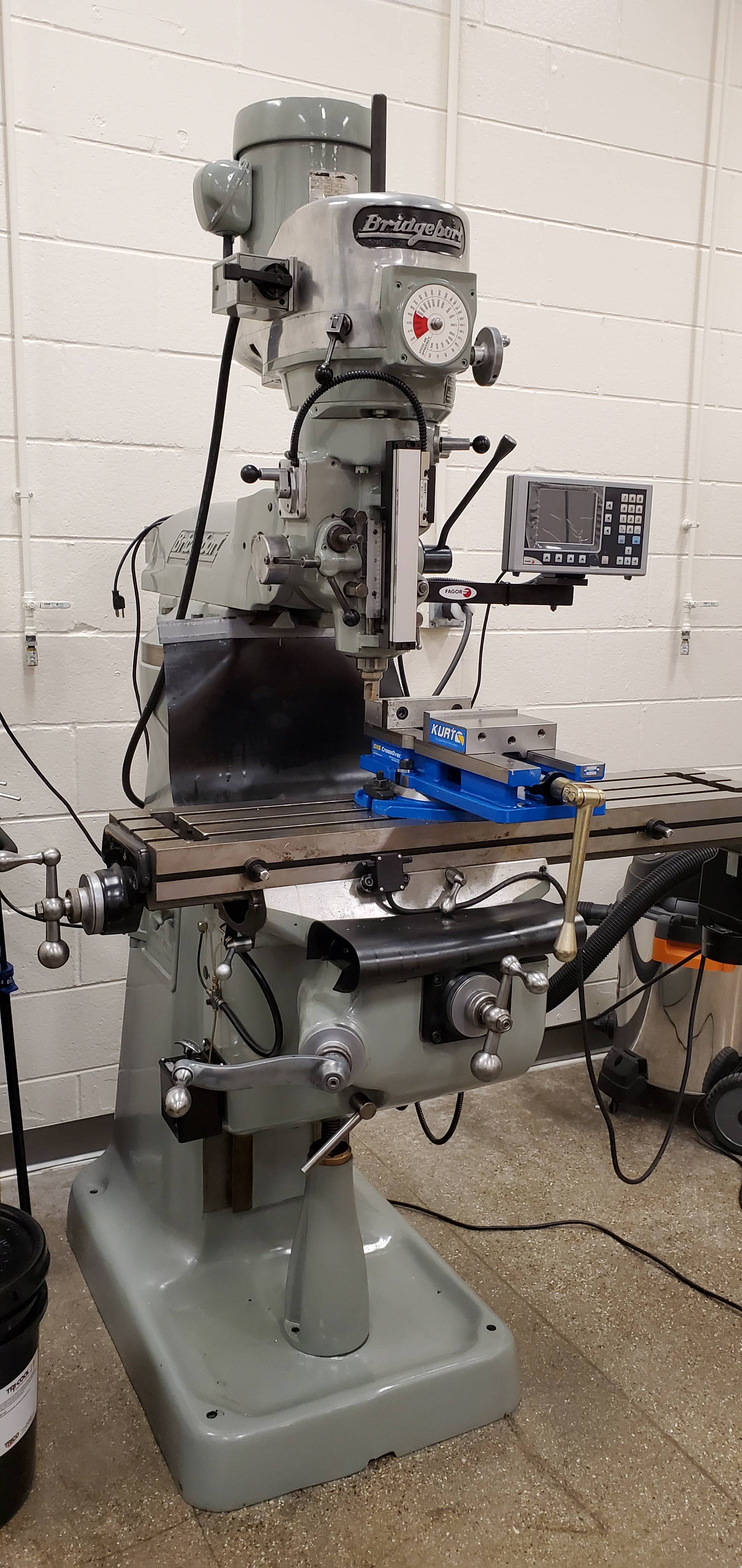 manual milling machine in the fabrication lab